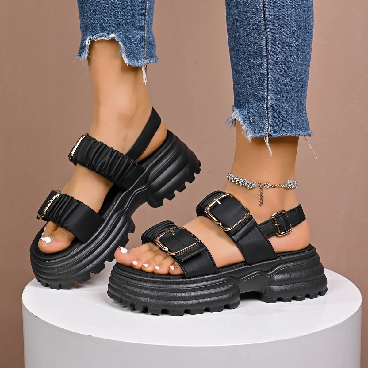 Summer New Buckle Designer Sandals for Women Solid Color Leather Platform Sandals Female Fashion Casual Designer Shoes Ladies