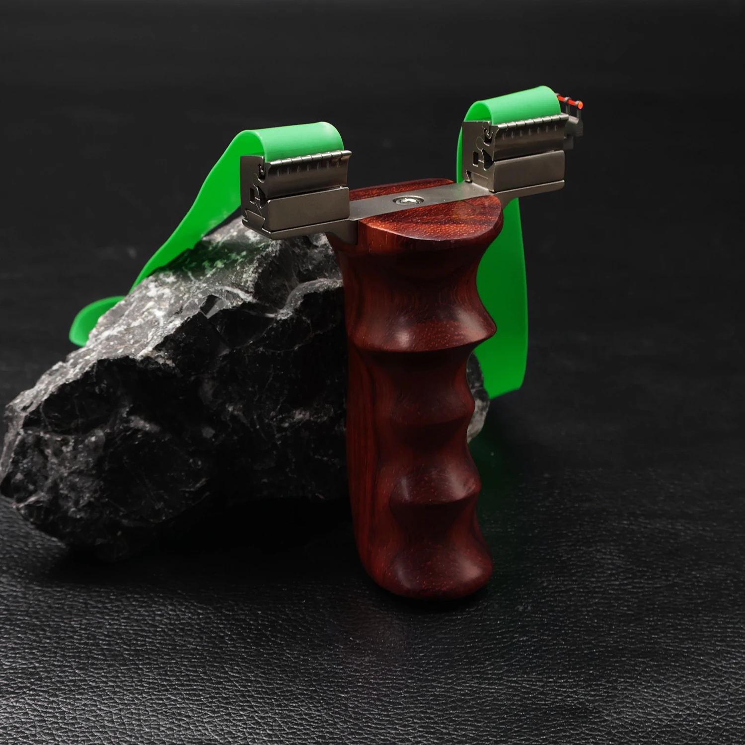 

Titanium Alloy Dragon Tooth Wood Handle High Quality Slingshot Professional Hunting Shooting Powerful Slingshot Catapult