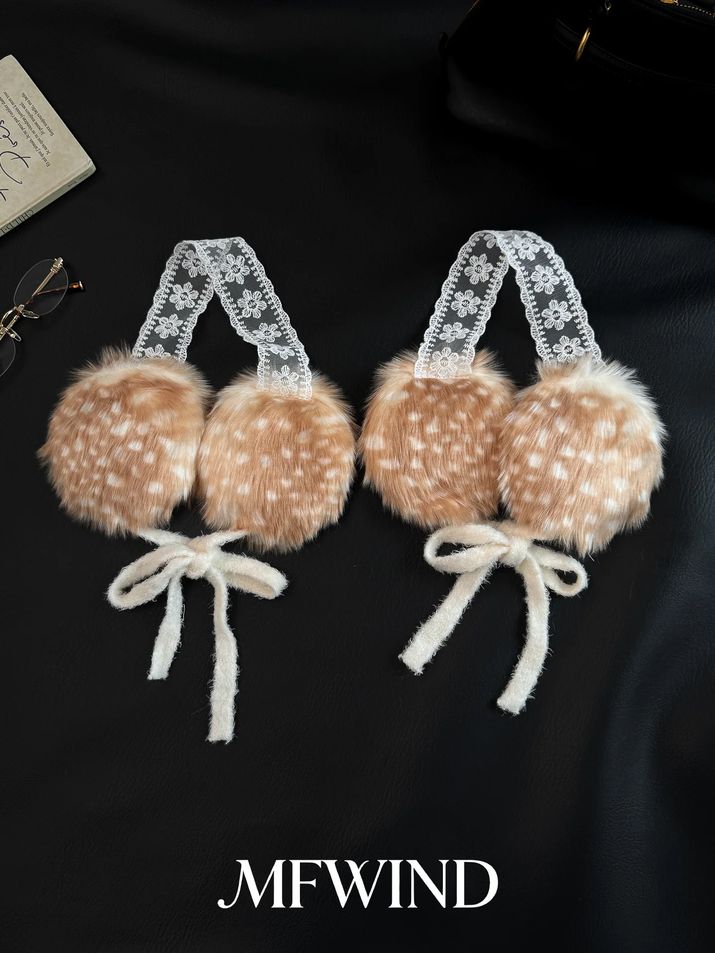 cache-oreilles-en-peluche-motif-cerf-mignon-avec-lacets-pour-une-ambiance-chaleureuse-ideal-pour-les-seances-photo-enneigees-cache-oreilles-col-en-fourrure-echarpe-accessoire-tendance