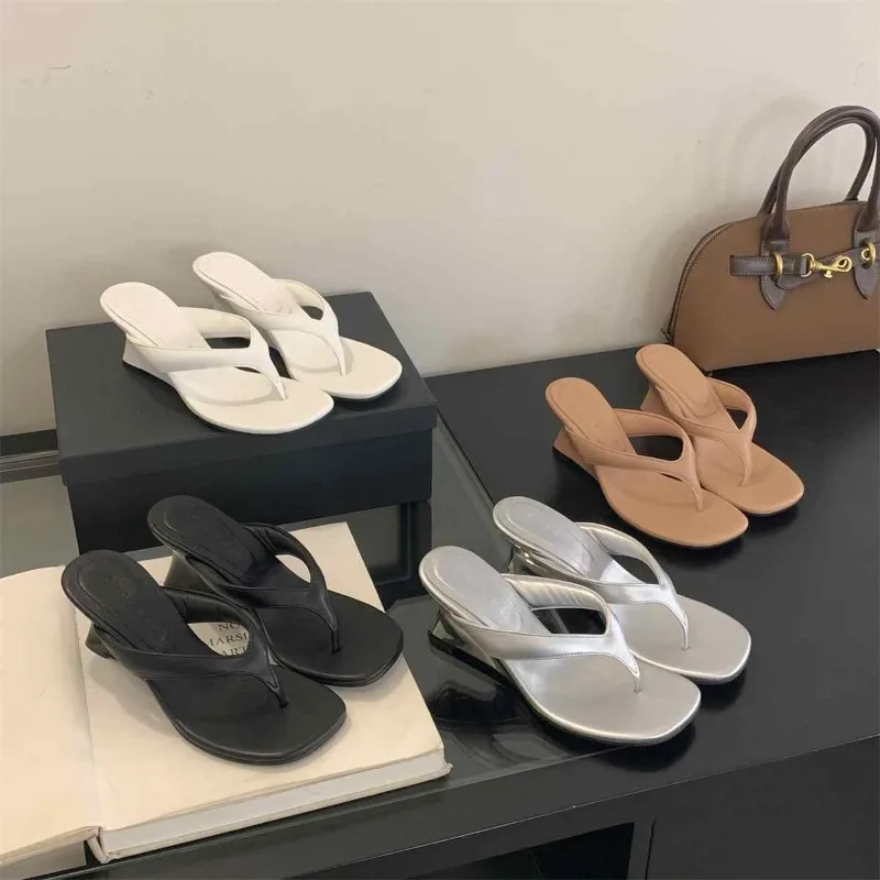 

Beautiful Wedge Toe Flip-flops Women's Summer Wear New High-heeled Sandals and Slippers