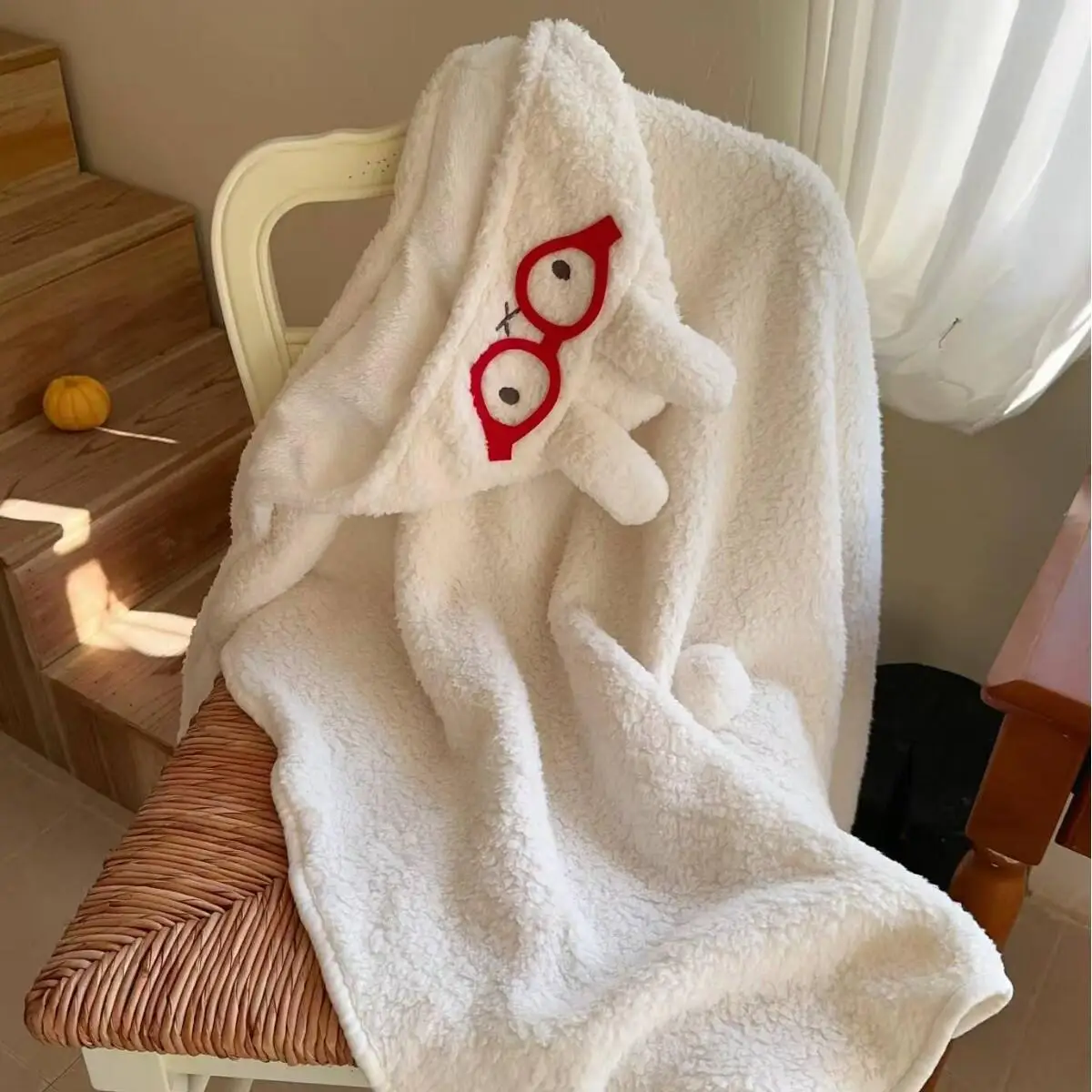 Miffy Kawaii châle maison canapé petite couverture étudiant bureau épais laine d'agneau climatisation couverture à capuche châle Cape