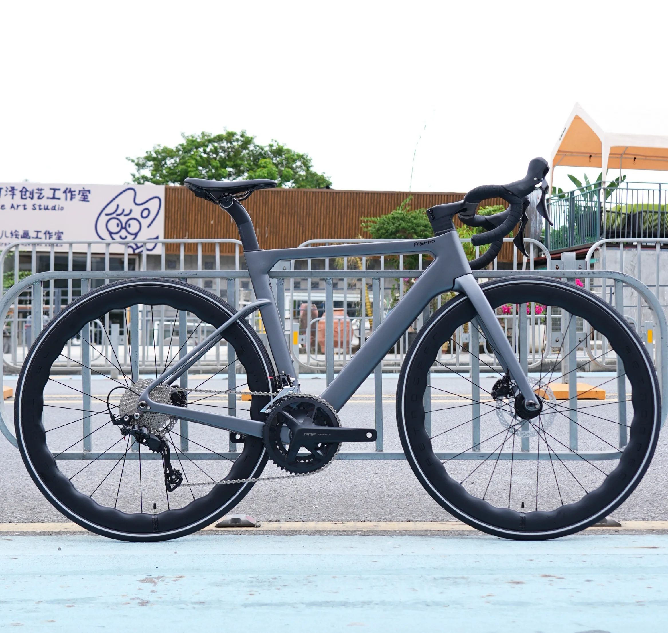 

The Newest Style TWITTER R15pro Bicycle Full Carbon Light Weight Road Bike With 105 Small GroupSet for Adult