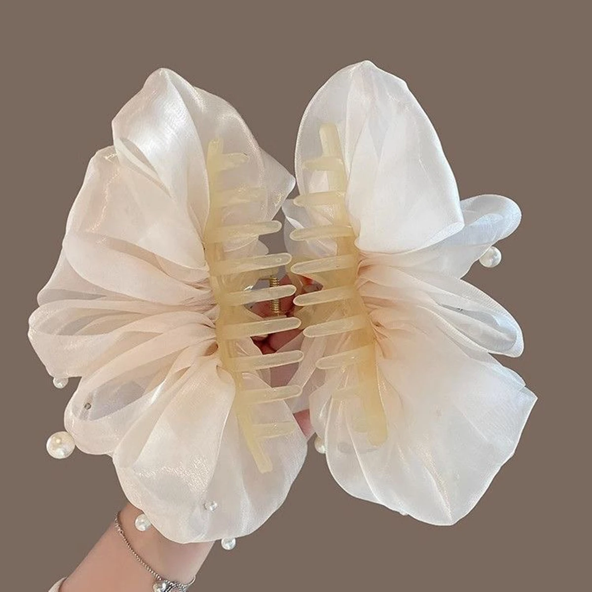 Elegante Schwarze Satin- & Perlen-Haarspange, Große Blumen-Haarklammer, Langlebiges Haaraccessoire für Frauen, Ideal für Braut, Party & Alltag – Detail 6