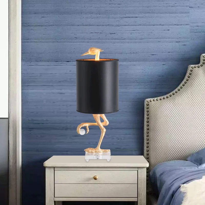 الشمال الإبداعية النسر الراتنج النسيج الجدول مصباح LED مصمم غرفة نوم أباجورة غرفة المعيشة دراسة مكتب شخصية مكتب أضواء