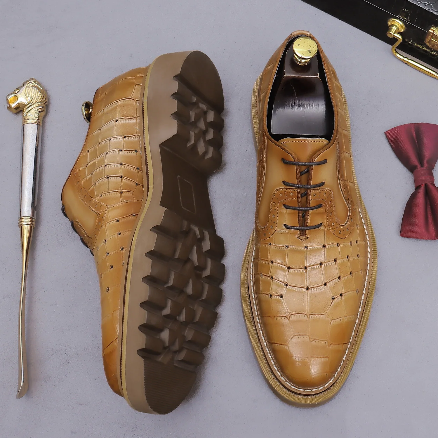 Men's Large Size Vintage Brogue Shoes Cowhide Oxfords Breathable Leather Business Casual Trendy Wedding Shoes