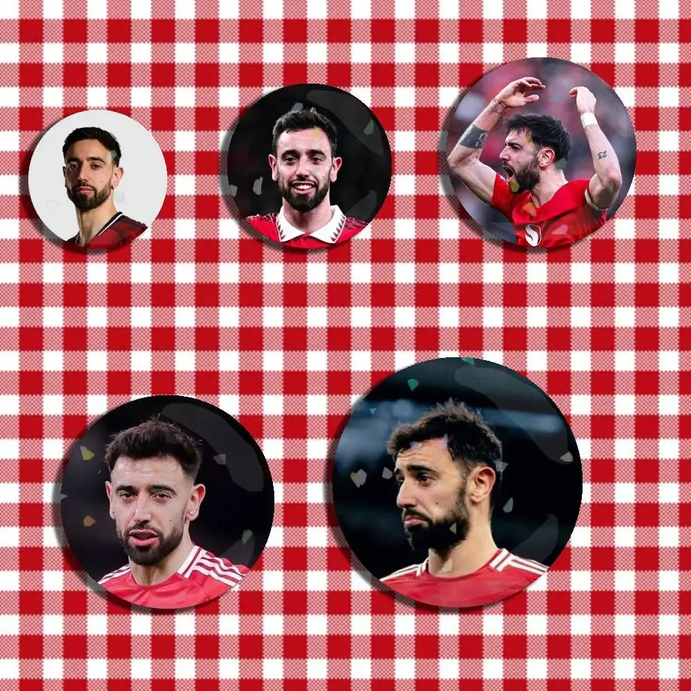 

Bruno 8 Fernandes Centre Halfback Laser Badge Creative Pins Brooch for Bag Clothes Hat Decor Gifts Fans Collect