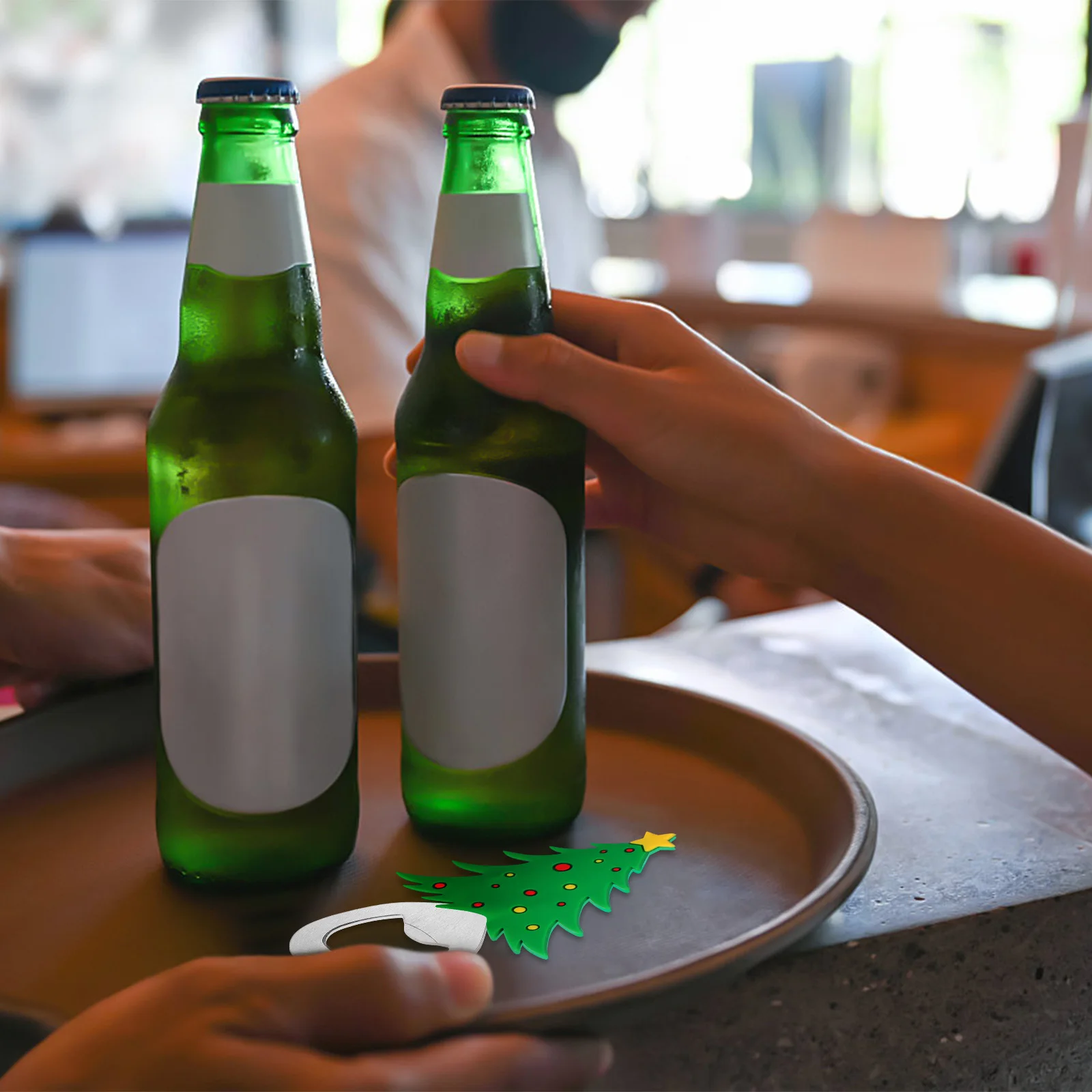 

4 шт., рождественские тематические открывалки для бутылок, портативная открывалка для пивных бутылок для домашней кухни, мультяшная открывалка для пива Санта-Клауса, подарки для рождественской вечеринки