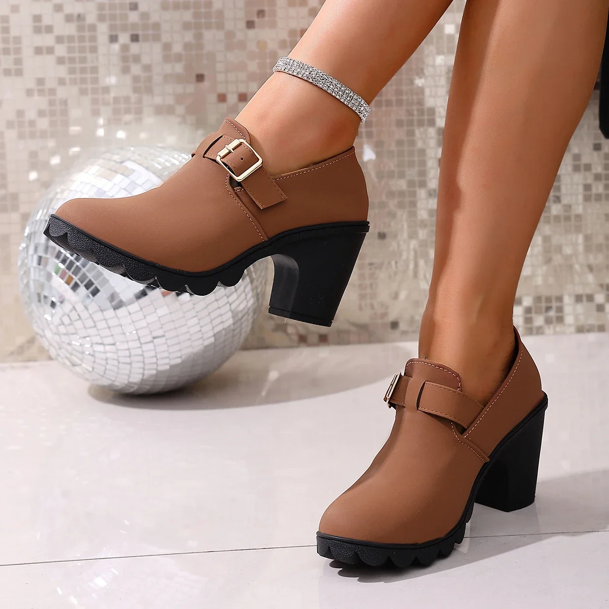 Women Retro Fashion Buckle Designed Boots Casual Lace Up Boots 2025 New Trend Spring Baotou Shallow Mouth Comfortable Shoes