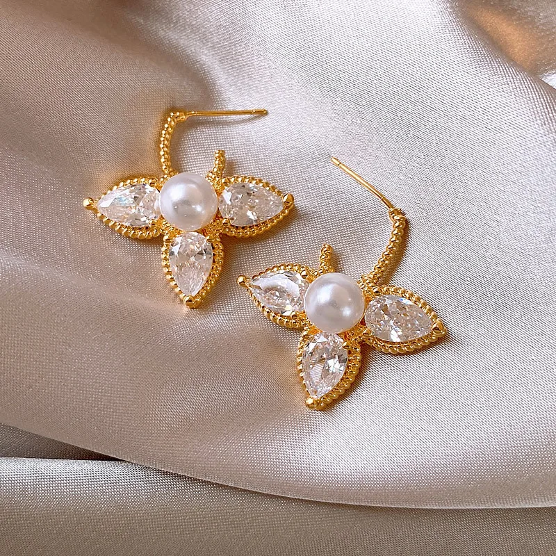French Zircon Leaf Pearl Niche Retro Light Luxury High-end Temperament Versatile Earrings for Women Jewelry.