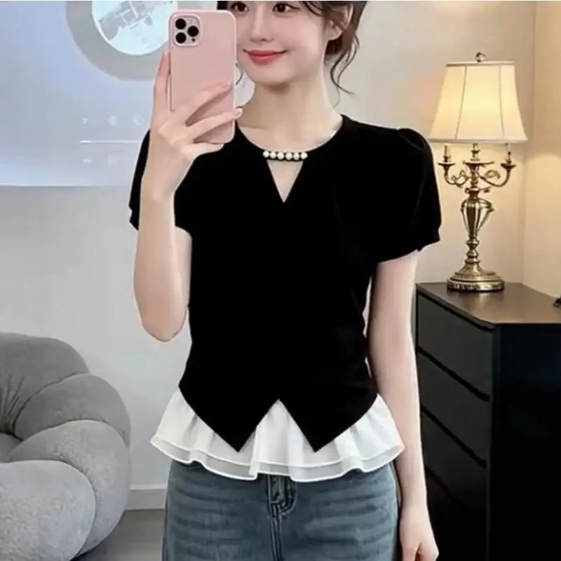 2026Summer Newwomen Wear Fake Two Piece Vneck Short Sleeved Tshirt Color Contrasting Fashion Versatile Minority Temperament Tops
