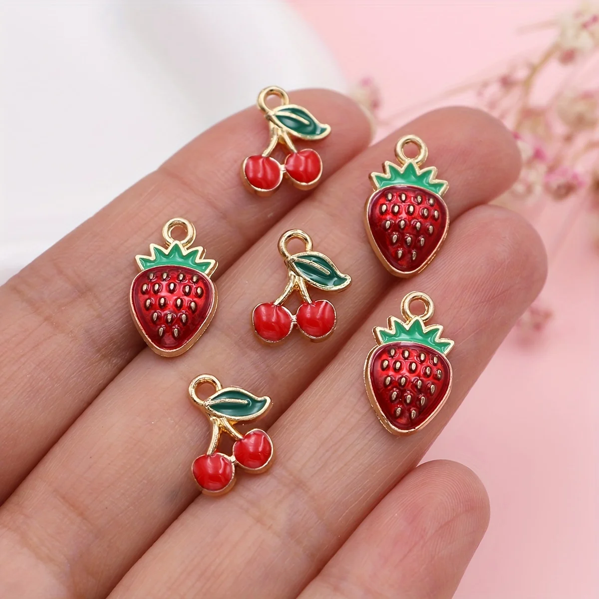 20 قطعة مطلية بالذهب الأحمر الكرز سحر الفراولة المعلقات لصنع المجوهرات عقد دي اي واي أساور أقراط مفتاح ملحقات السلسلة