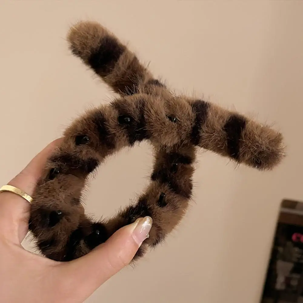 2024 New Leopard Print Plush Hairband Retro Brown Headband Fashion Fluffy Non-slip Teethed Hair Band Cool Girl Hair Accessories