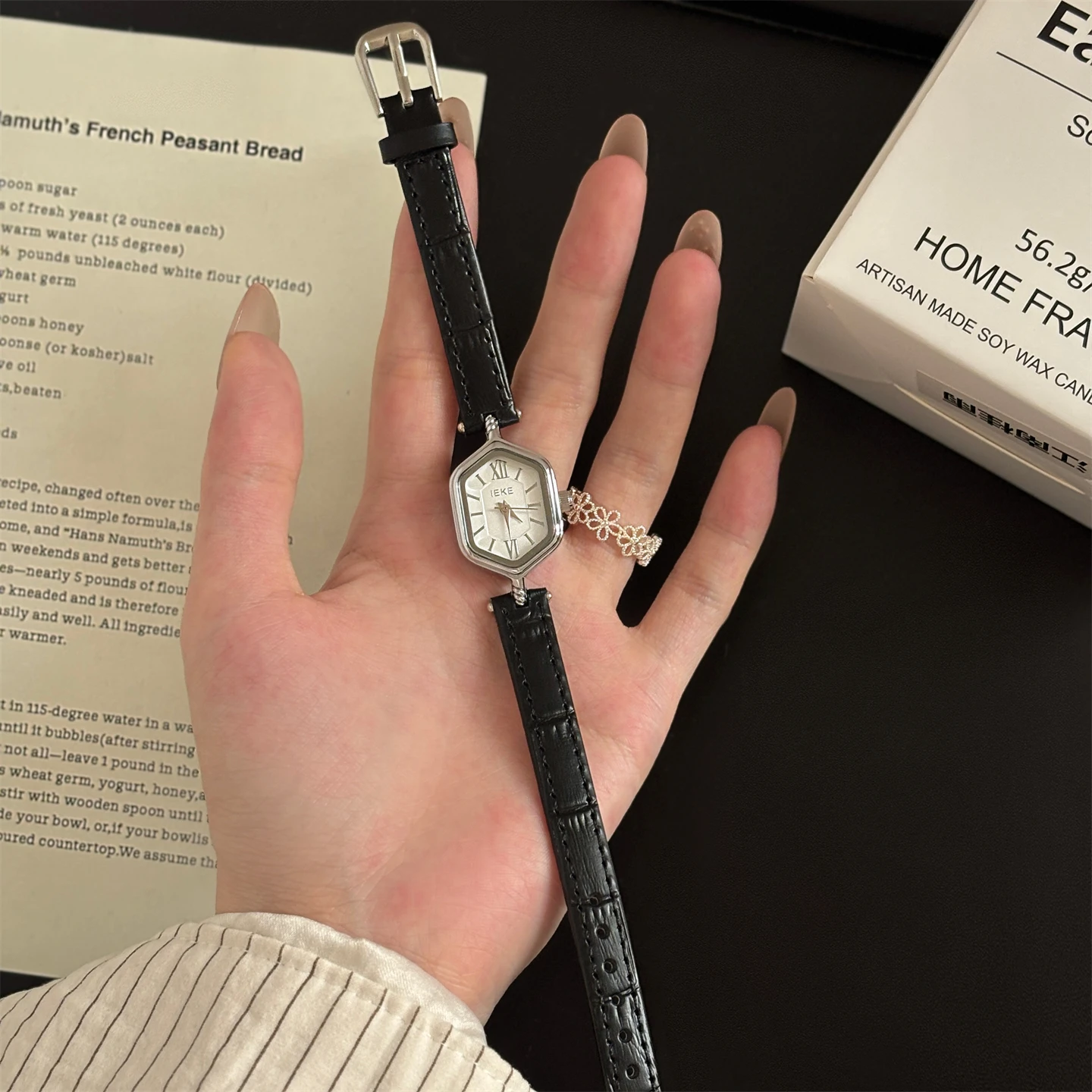 ساعة نسائية صينية على شكل ماسة حمراء، طراز قديم، حزام جلدي نسائي أنيق ومكرر، ساعة يد احترافية.