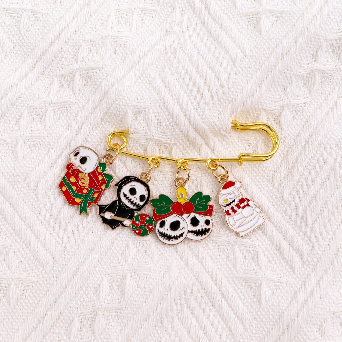 

Christmas Enamel Pin Halloween Skeleton Badge On Backpack Brooches Pins for Shirt Cosplay Accessories Holiday Gift Toys