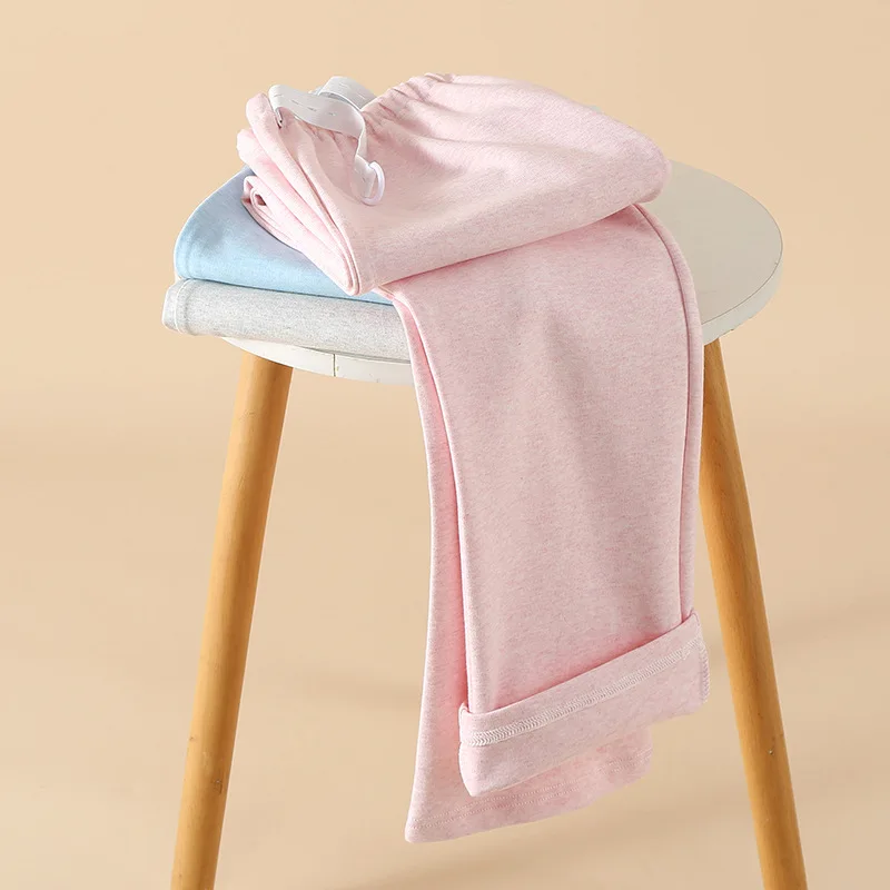 

Пижамные штаны для беременных можно регулировать. Леггинсы во время беременности свободные и не подходят для живота.