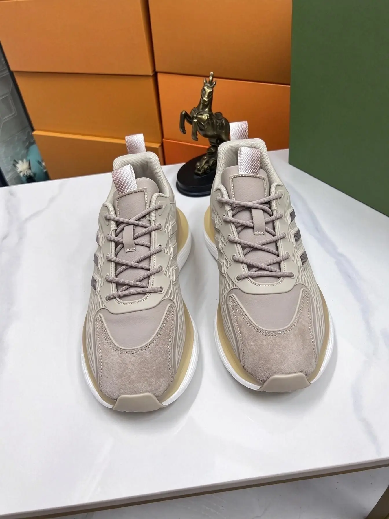 Unisex Light Khaki Running Sneakers, Textured Mesh & Suede Patchwork Lace Up Thick Cushion Sole Athletic Shoe