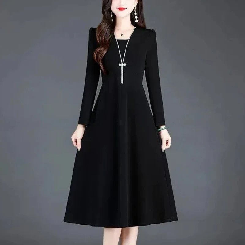 

Women's 2024 Autumn Winter New Splicing V-neck Zipper Folds Fashion Solid Color Loose Minimalist Casual Long Sleeve Dresses