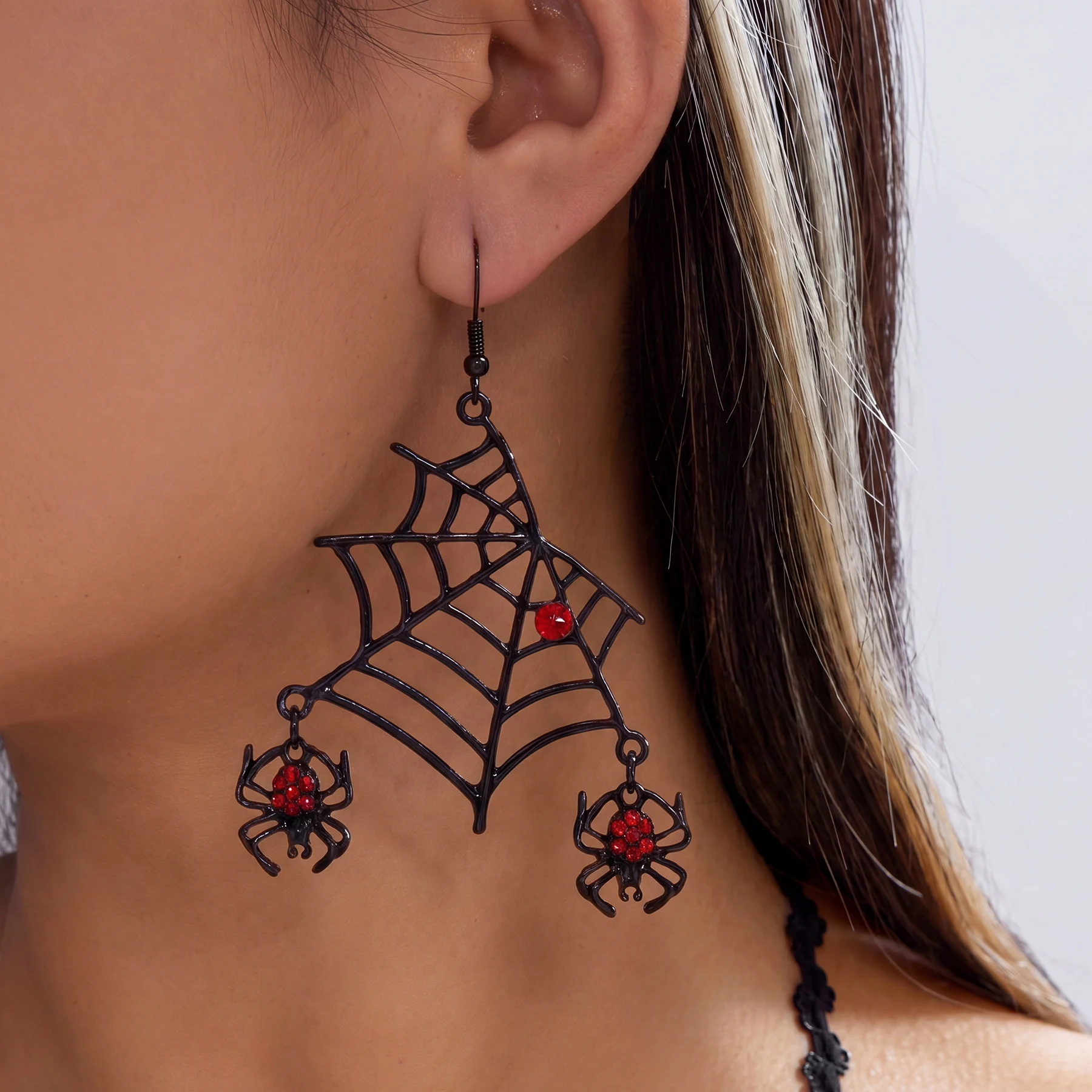 Gotisches Übertriebenes Schwarzes Spinnen-Quasten-Halsband und Ohrringe Set für Damen Vintage Spinnennetz-Halskette Halloween-Schmuck Geschenk – Detail 4
