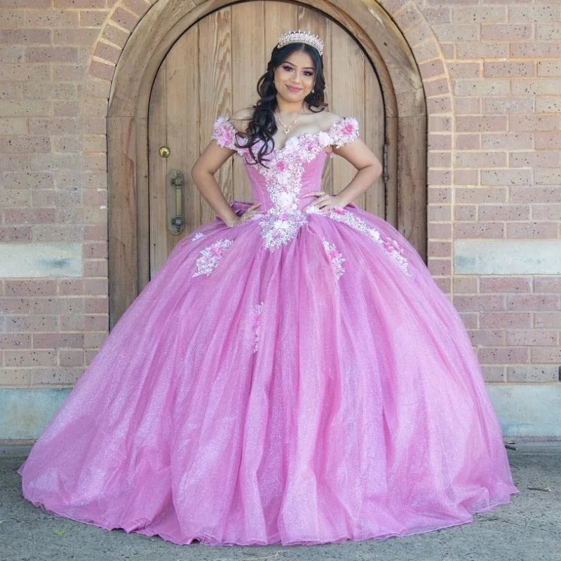 Różowe kwiaty 3D Aplikacje na ramiączkach Suknie Quinceanera Suknia balowa Sukienka księżniczki Vestidos de 15. Sukienka na imprezę Kokarda