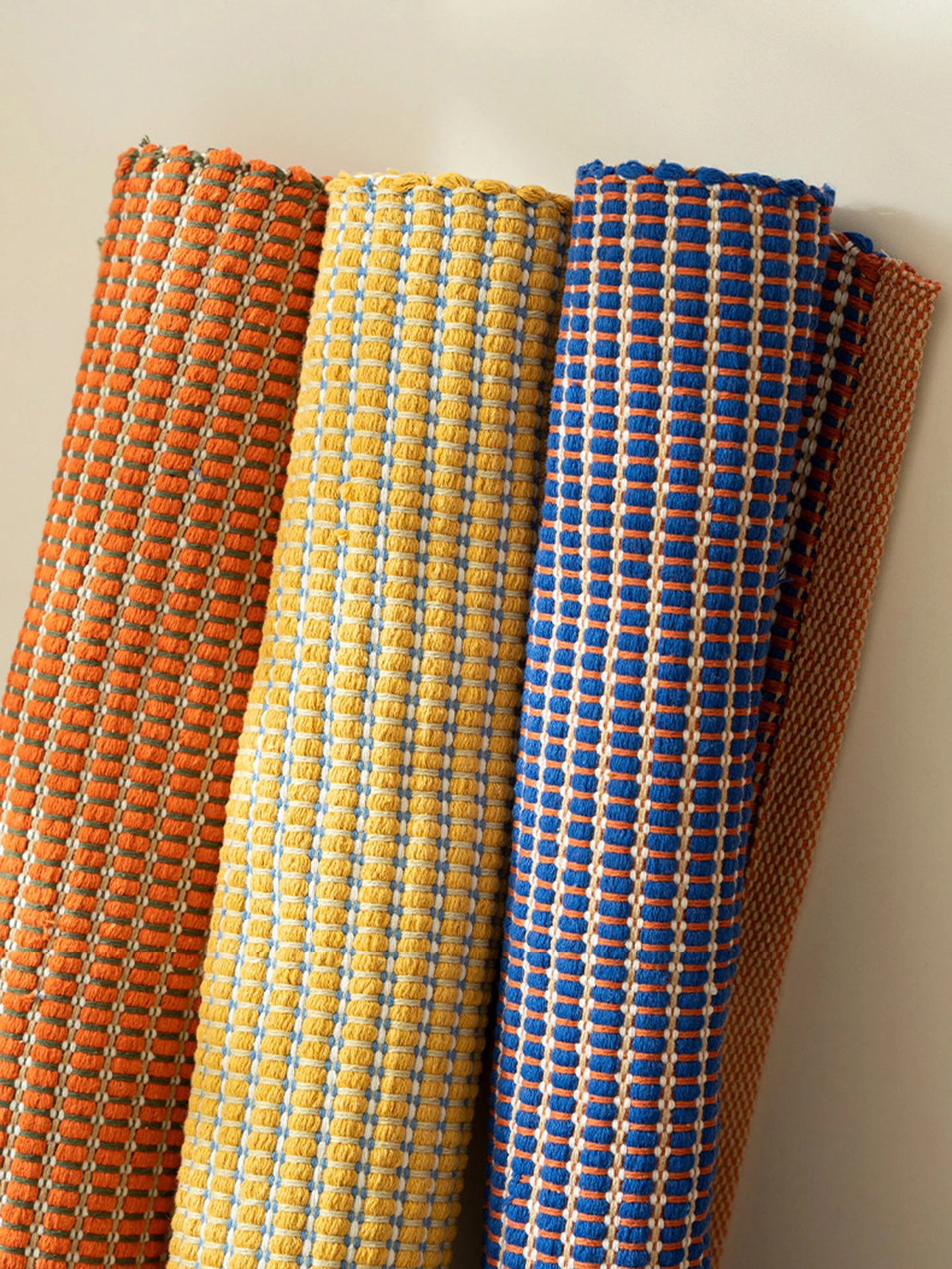 Thickened Handwoven Stripe Carpet Machine Washable Non-Slip Home Foot Mat Bedroom Living Room Polyester Fiber Floor Rug