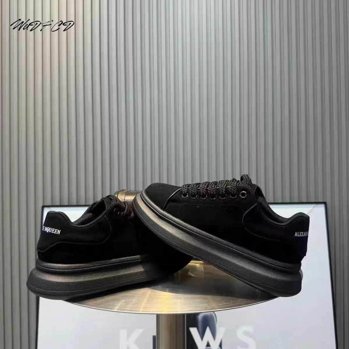 Sneakers Casual Mens Womens Designer Easy Matching White Board Shoes Fashion Leather Breathable Height Increased Platform Shoes