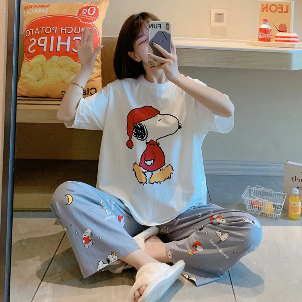 Snoopy Xmas Printed Women Pajamas Casual Short Sleeve Tee and Cartoon Comfortable Loungewear Set for Ladies Relaxing Home Outfit