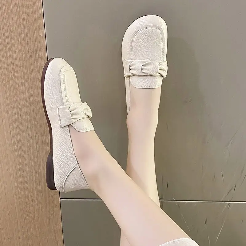 Plus Size 35-41 Mom Flat Bottomed Bean Single Shoes Ladies Stepped On Casual Waterproof Loafers Lightweight Mother Lasy Shoes