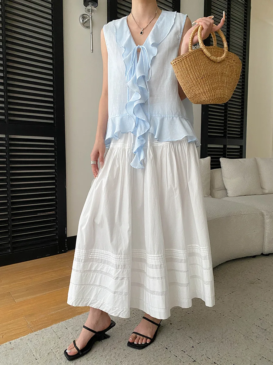 Sommerliche Damen-Weste in einfarbigem Design mit Rüschenkante und V-Ausschnitt, ärmellos. – Detail 22