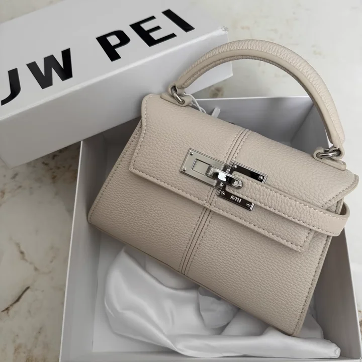 Luxuriöse Elise Mini Quadratische Umhängetasche: Schwarze Designer-Handtasche aus veganem Leder - Hochwertige Schultertasche für Damen – Detail 5