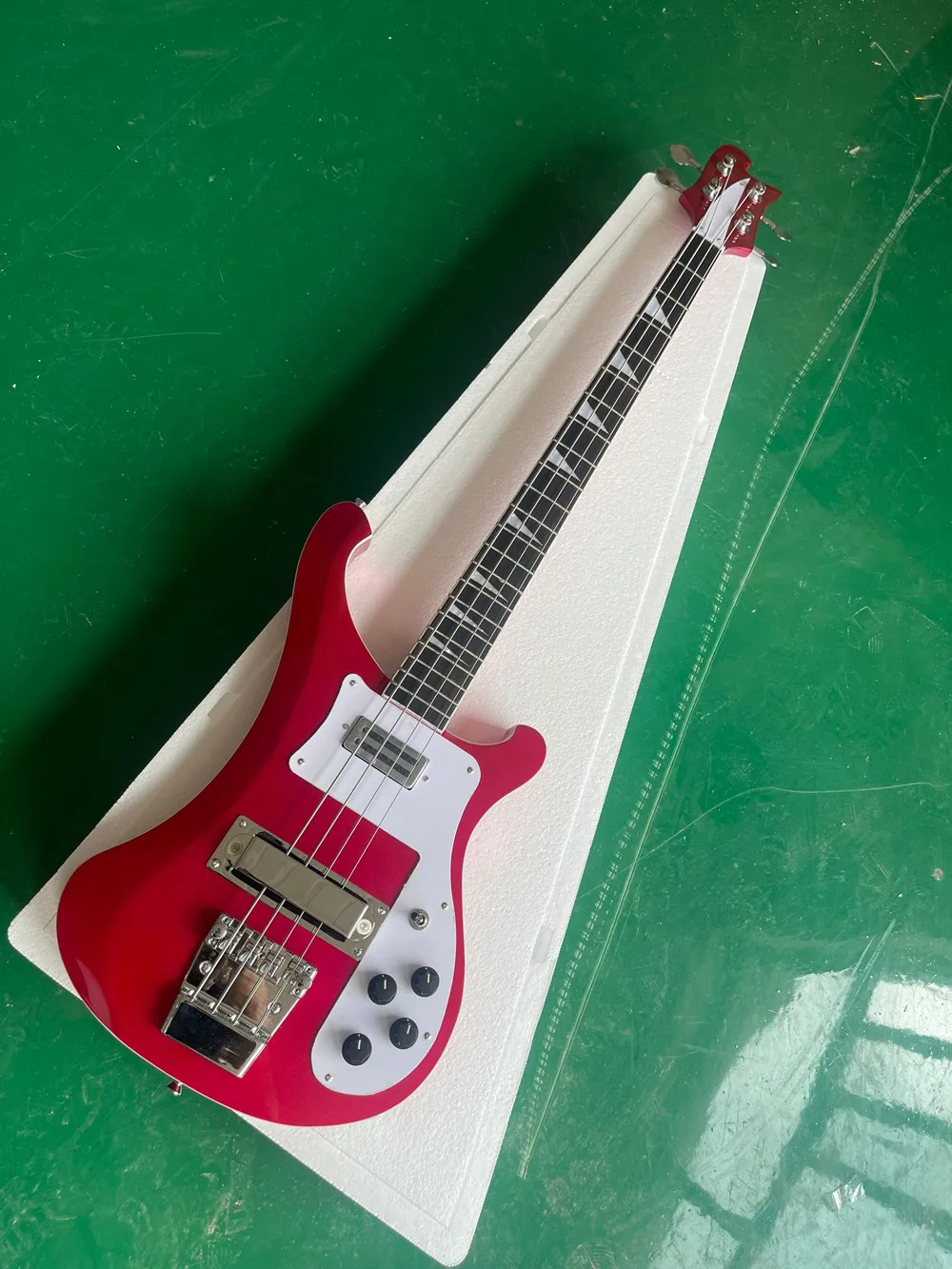 Rose Red 4 strings Electric Bass Guitar with Rosewood Fingerboard,Chrome Hardware,Provide customization