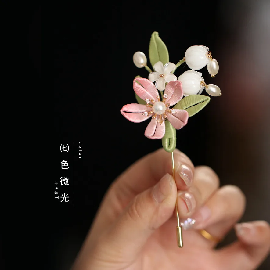 Handmade Chinese Silk Wrapped Pink Peach Blossom Brooch New Chinese Style Hanfu Cheongsam Faux Pearl Lapel Pin For Spring Summer