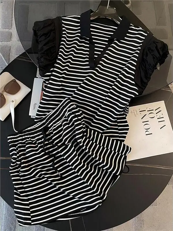 

Fashionable Youthful Striped Casual Sportswear Set Summer Elegance Small V-Neck Short Sleeve Top Shorts Two-Piece Women's Suit