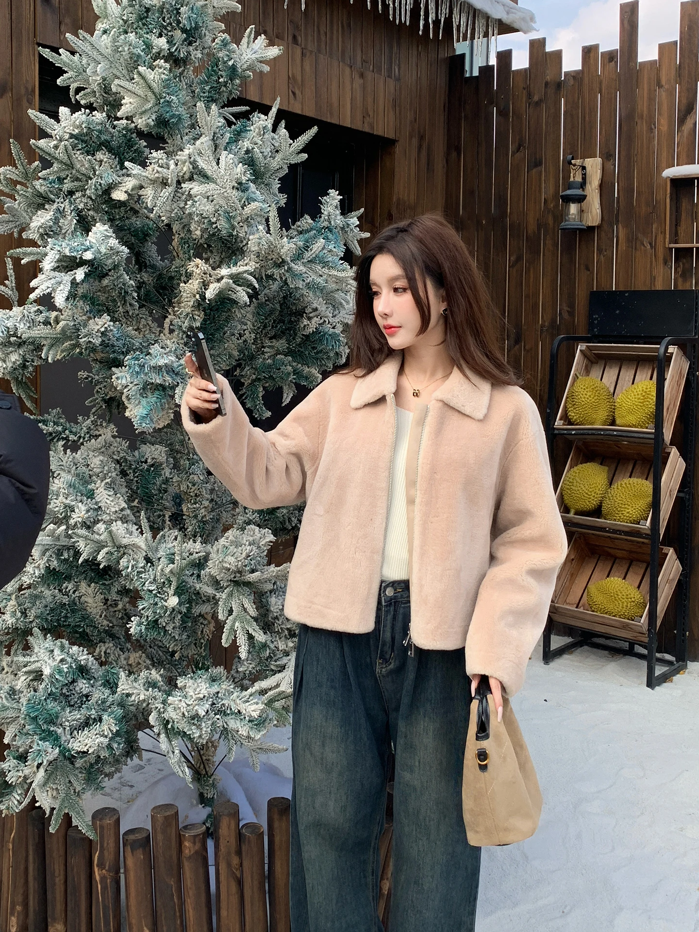 Novo Casaco Feminino 2025 de Couro e Lã com Gola de Zíper e Pelo de Cordeiro, Confortável e Quente para Uso Diário