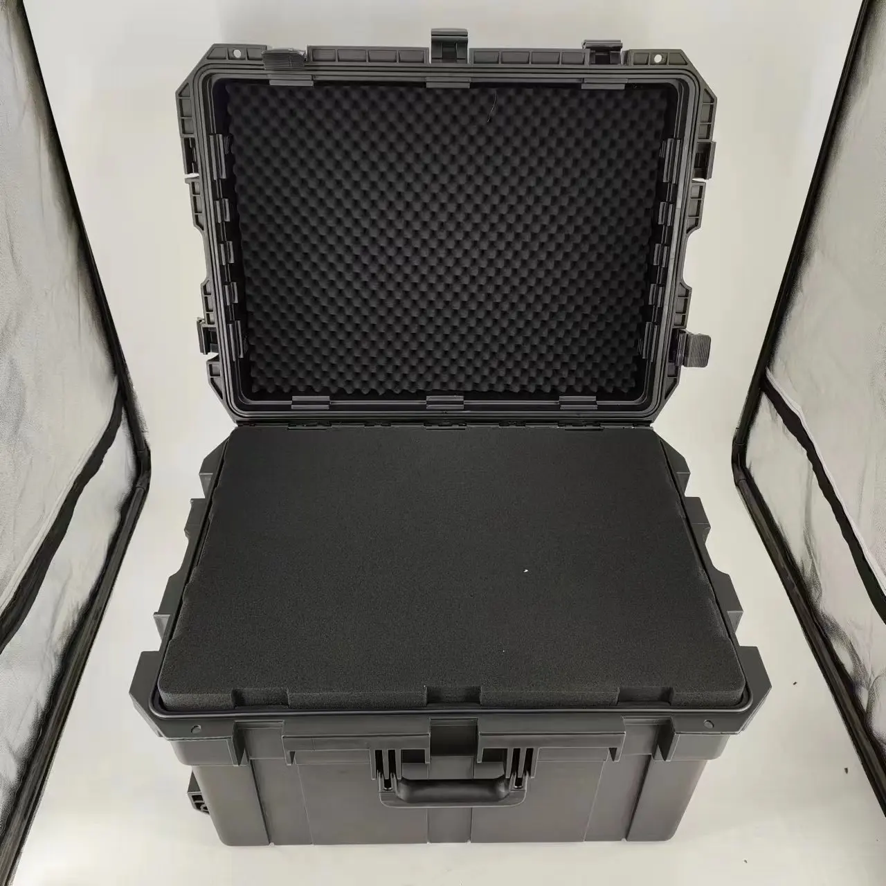 Cassetta degli attrezzi impermeabile IP67 protettiva di sicurezza per attrezzature in plastica dura di alta qualità con tiranti e ruote