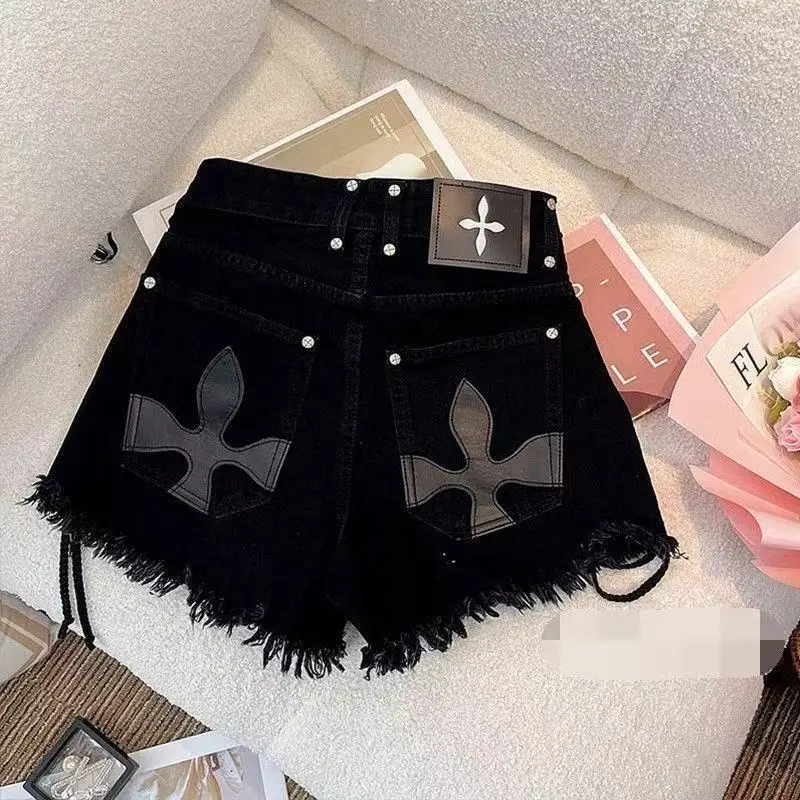 

Женские черные джинсовые шорты с необработанными краями и крестообразным цветком, персонализированная уличная одежда, модные летние тонкие шорты с высокой талией