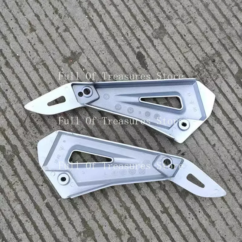 

1pair Motorcycle Rear Pedal Aluminum Triangle Board Footrest Bracket For Suzuki EN125 EN125-2A HJ125-7A EN 125 125cc