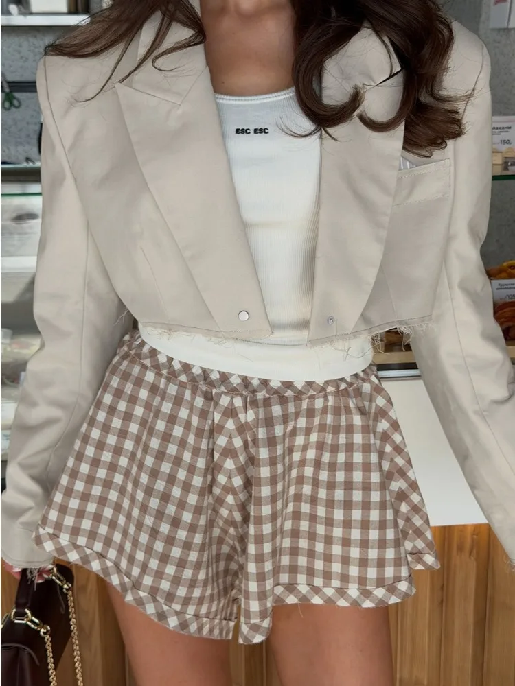 LIinar 2026 Fall Women's Short Blazer Striped Patchwork Padded Shoulders Loose-Fit Commuter-Style Short Blazer