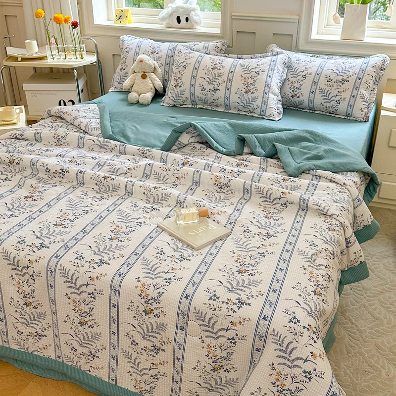 

Fresh Floral Pattern Quilt Modern Home Summer Bedroom Soft Breathable Cool Feeling Comforter for Girls Women Machine Washable