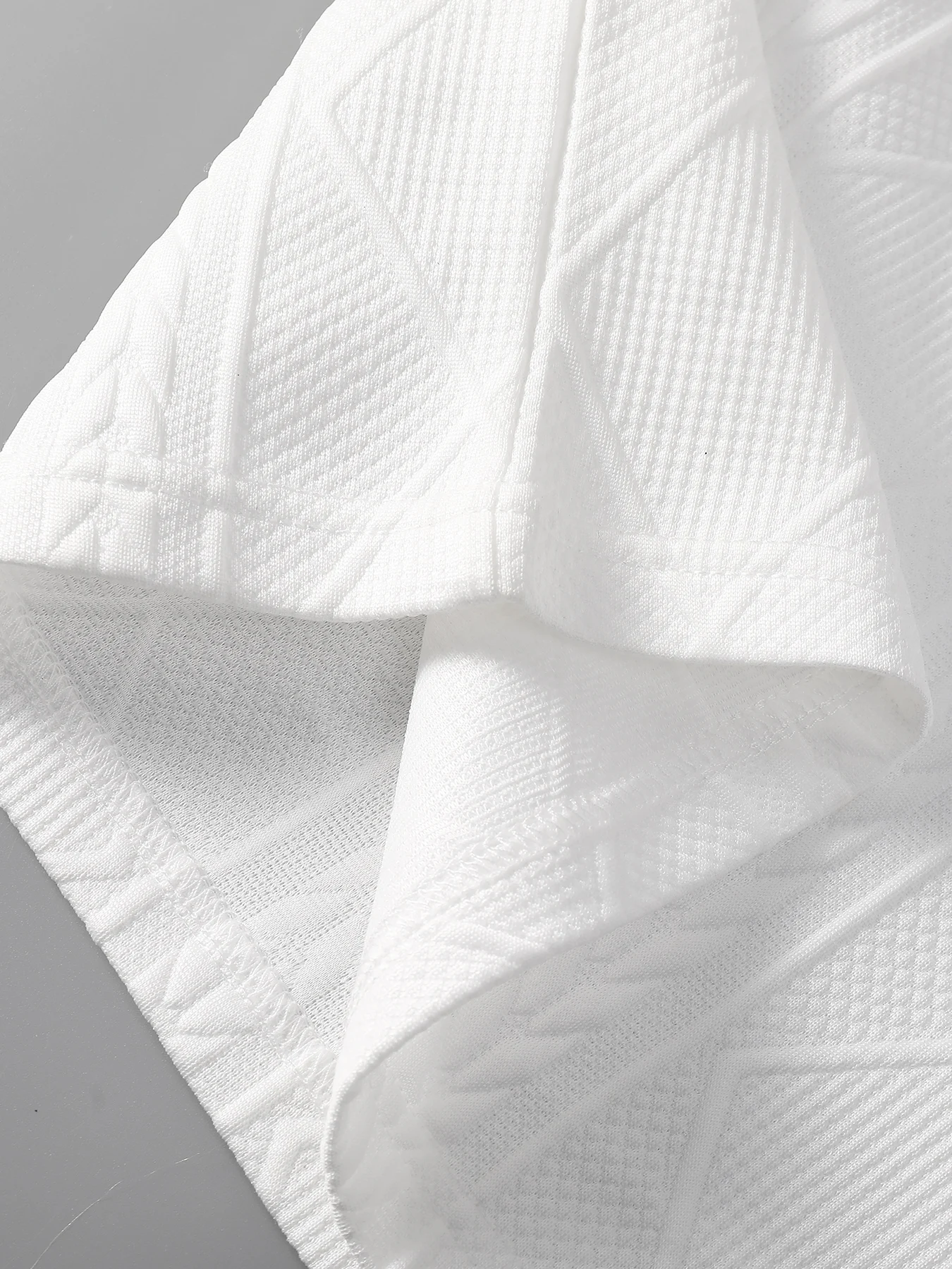 Three-Dimensional Diamond Jacquard Texture Men's Two-Piece Set, White Casual Loose Henley Collar Short-Sleeve T-Shirt and Drawstring Shorts, Men's Summer Daily Outfit Set - view 6