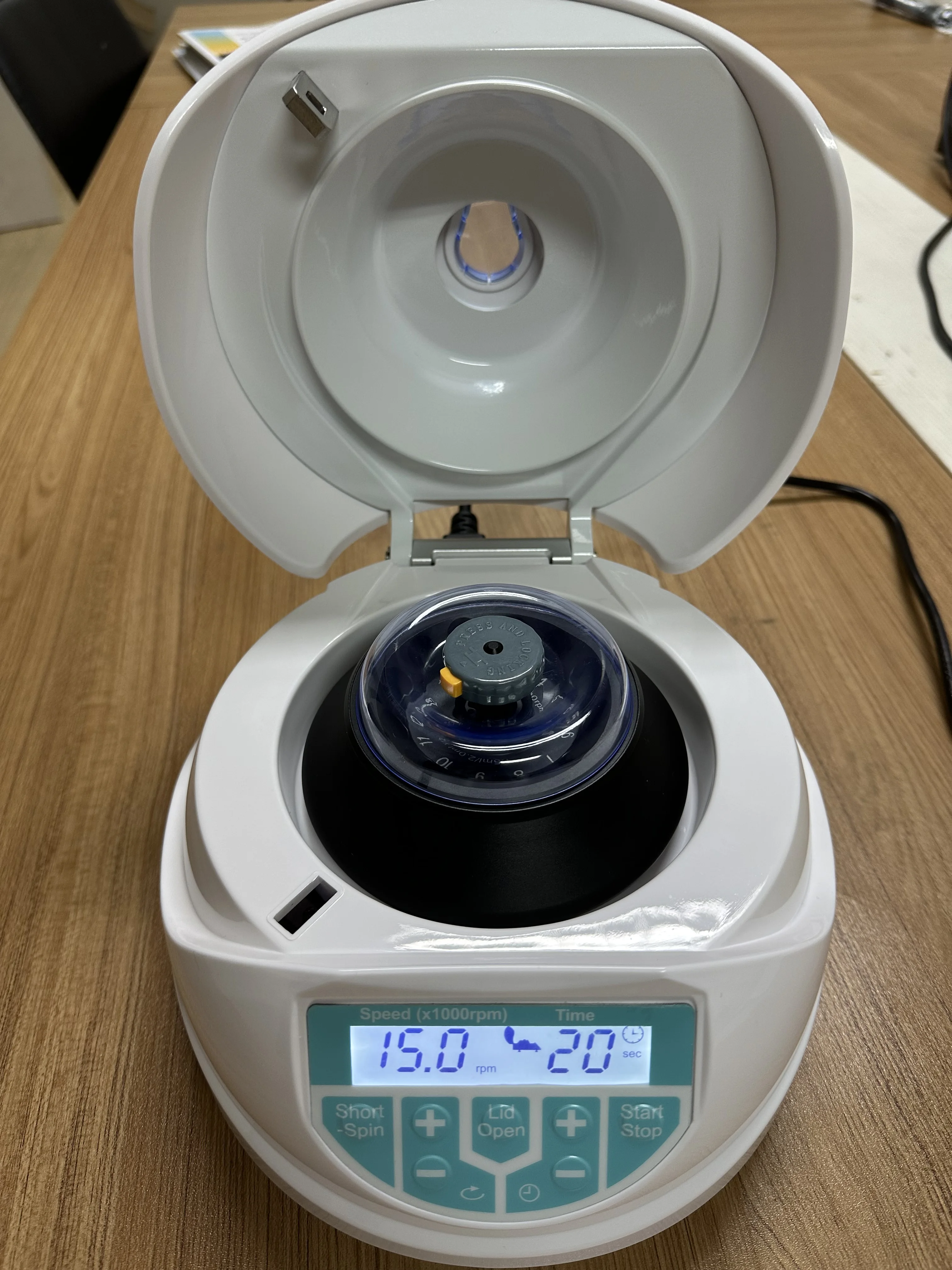 CHINCAN MC-15 Miniature High-speed Centrifuge 500 ~15000rpm 15000xg with high rotor speed and low noise