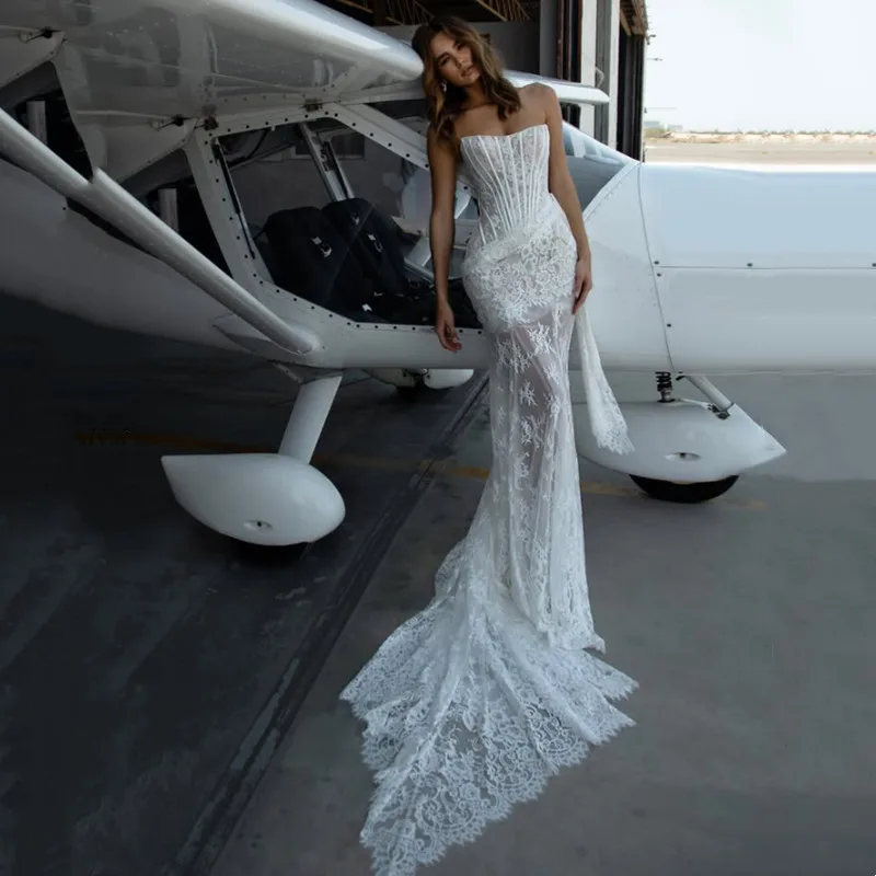 

Vintage Lace Appliques Mermaid Wedding Dresses Simple Sleeveless Strapless Bridal Gowns Backless Illusion Long Train Customized