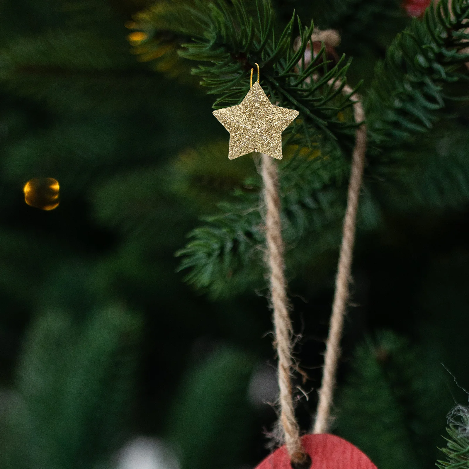 

60Pcs Xmas Star Hanging Ornaments Five-Pointed Glitter Star Pendants Gold Silver Christmas Tree Decor Party Scene