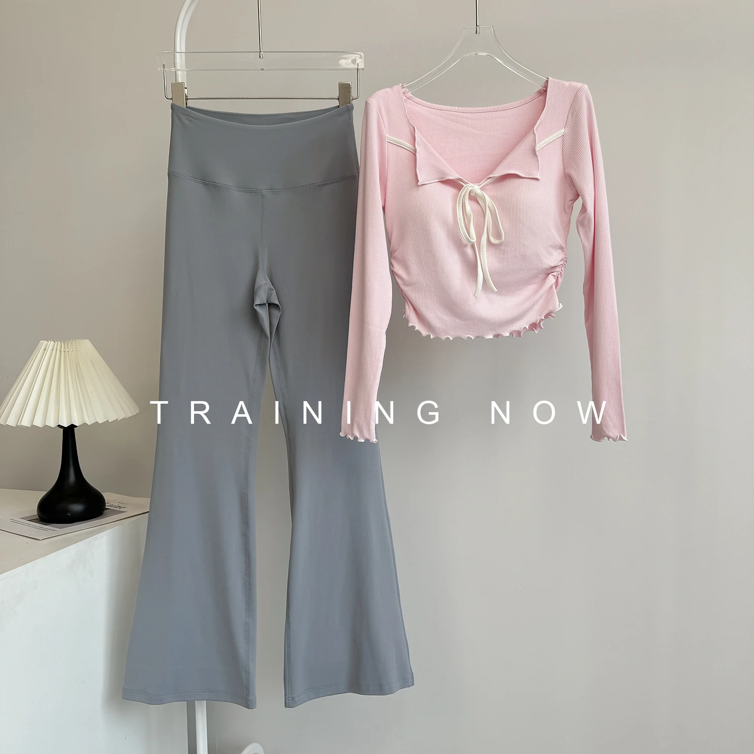 

Good-looking sports suit for women in autumn with chest pads yoga clothes long-sleeved high-waisted butt-lifting running