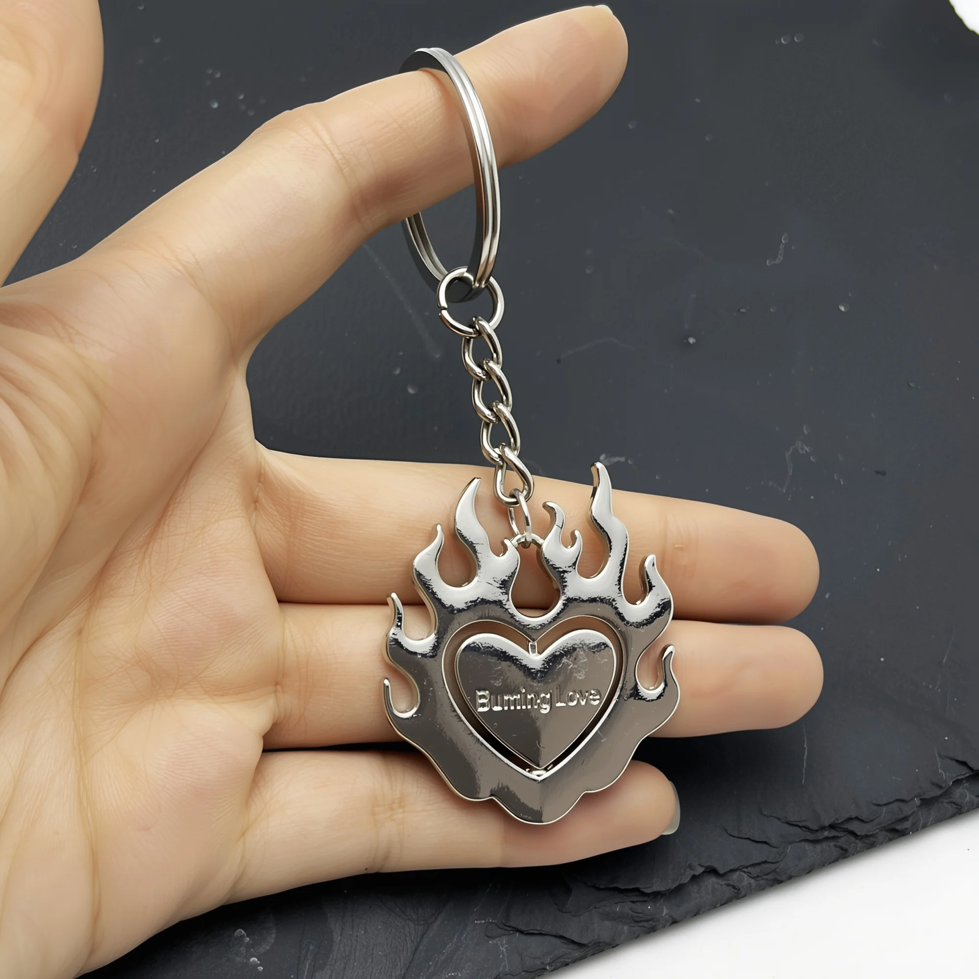 Цельный-новый-креативный-вращающийся-брелок-с-подвеской-в-виде-пламенного-сердца-подходящий-для-аксессуаровки-ключей-от-машины-ключей-или-брелоков-для-ключей