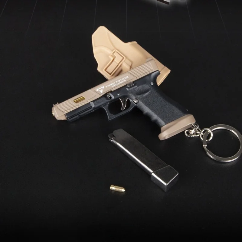 1:3 Pistol Metal Keychain Throw The Shell Alloy Material TTIG34 Gun Toy Hand Grab Model Decoration Crafts Figurines & Miniatures