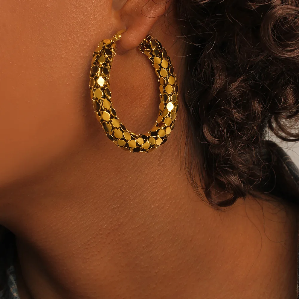 Esposas minimalistas en forma de C estilo Hong Kong con diseño hueco, pendientes estilo INS, aros elegantes y de moda