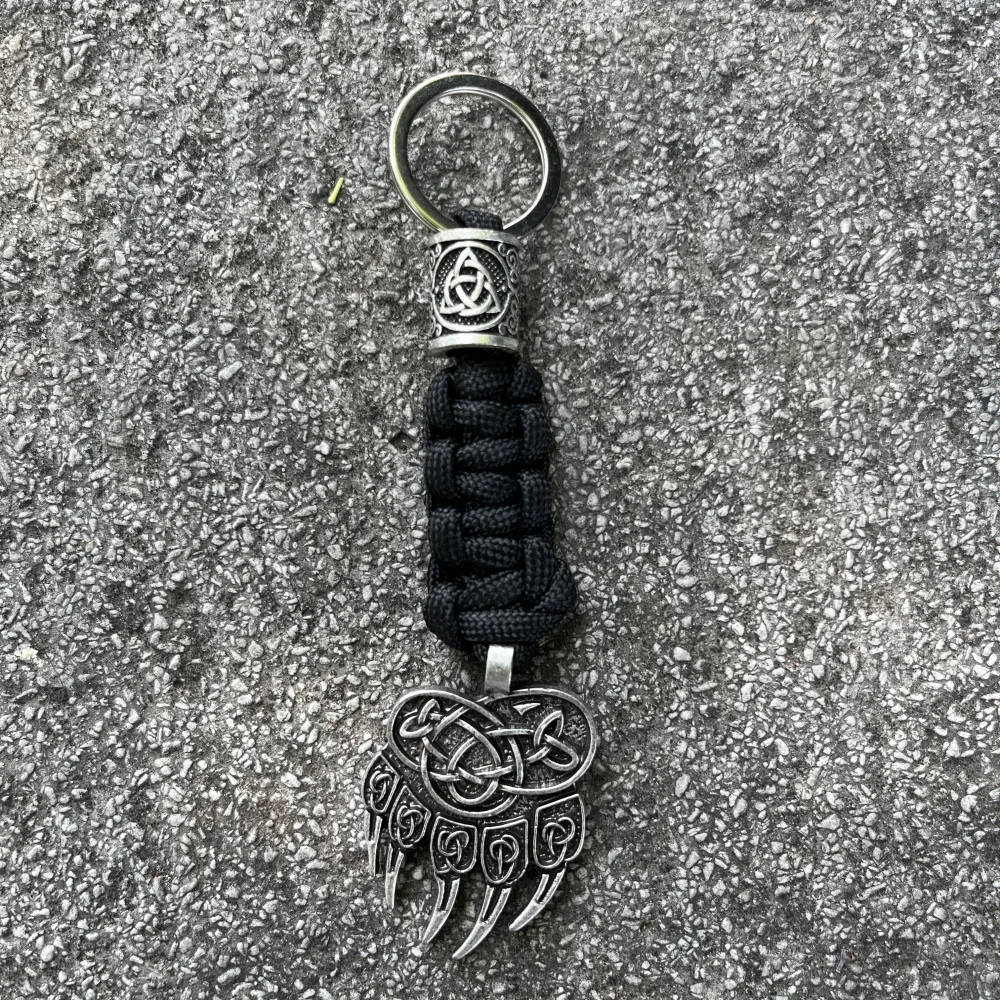 1Pcs Slavic God Veles Bear Paw Keychain Viking Runes Beads Survival Paracord Handmade Keyring For Car Key Amulet Jewelry Gift