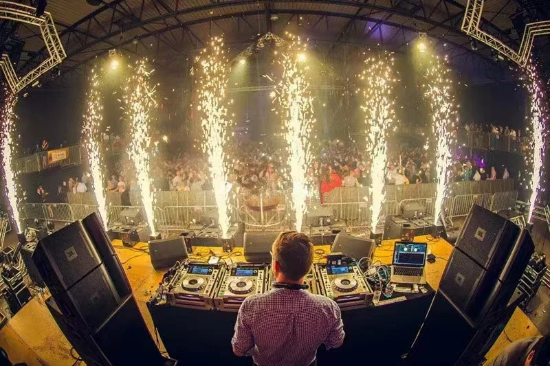 Free Shipping From Overseas Warehouse 2pcs Cold Spark Machine with Flight Case for DJ Wedding Party