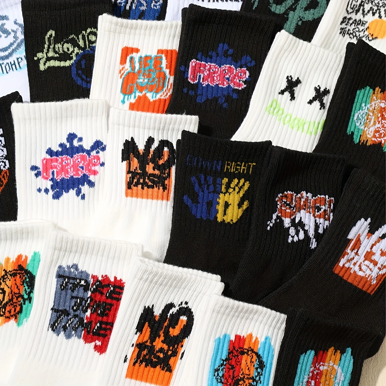 6 أزواج من الجوارب النسائية ذات الطراز الكتابة على الجدران المتوسطة، جوارب رياضية عصرية عالية الشارع رائعة للغاية للفتيات للتزلج