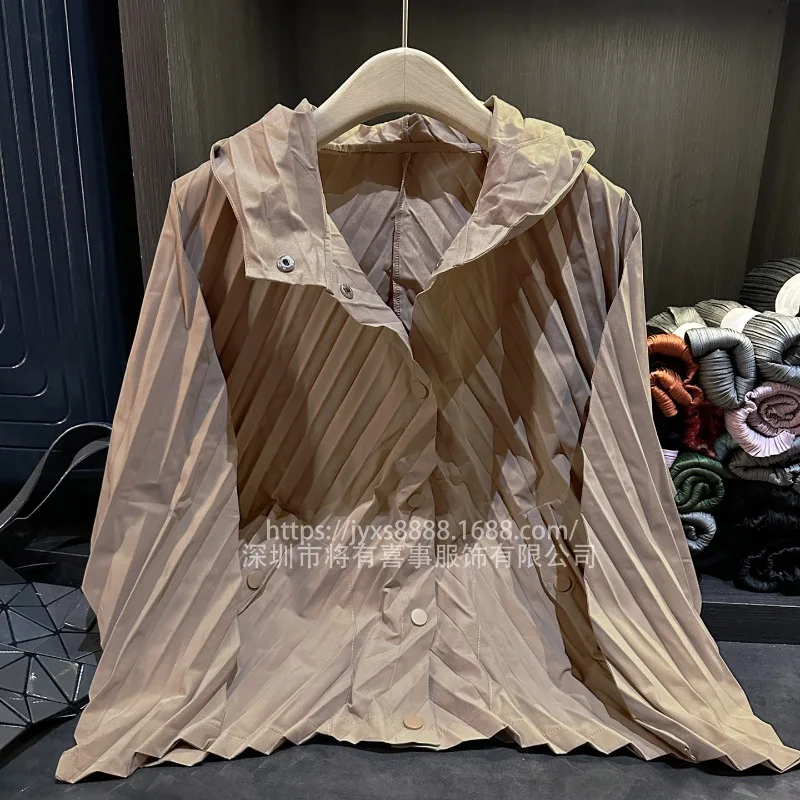 

Плиссированная куртка Miyake 2025 года, дизайн Sense, простота, повседневная плиссированная куртка с капюшоном, осенняя новая свободная однотонная куртка больших размеров с длинными рукавами